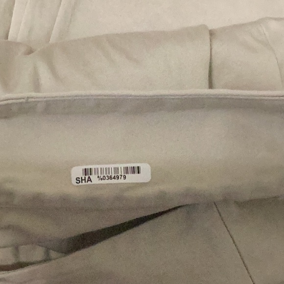 Kate Spade Cropped Khakis. E20 - Picture 6 of 7